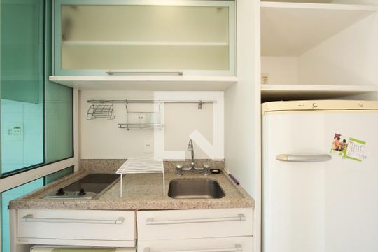 Cozinha de apartamento à venda com 1 quarto, 48m² em Vila Nova Conceição, São Paulo