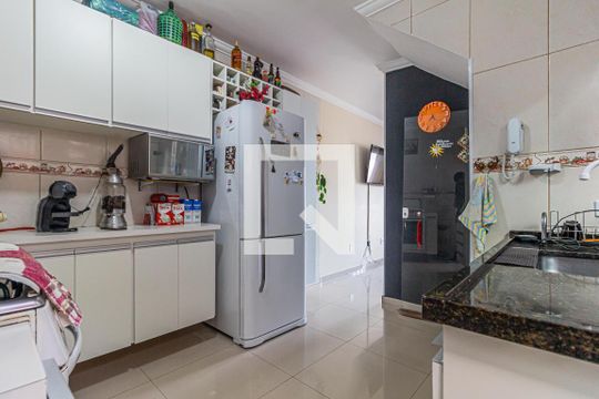 Cozinha de casa de condomínio à venda com 2 quartos, 92m² em Vila Tibiriçá, Santo André