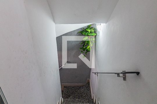 Escada Garagem de casa de condomínio à venda com 2 quartos, 92m² em Vila Tibiriçá, Santo André