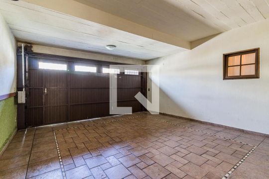 Garagem de casa à venda com 4 quartos, 220m² em Ipanema, Porto Alegre