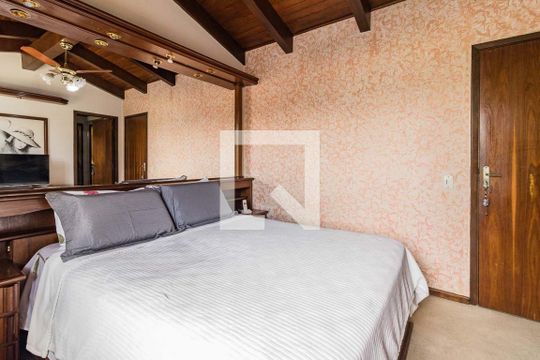 Dormitório de casa à venda com 4 quartos, 220m² em Ipanema, Porto Alegre