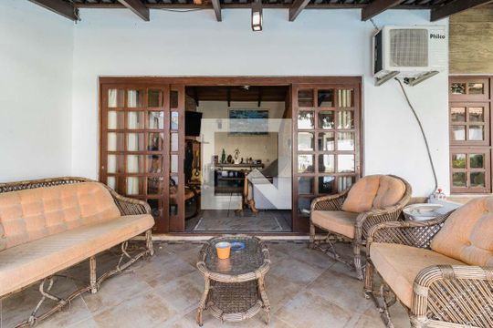 varanda de casa à venda com 4 quartos, 220m² em Ipanema, Porto Alegre