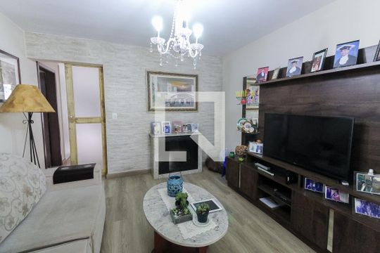 Sala de casa à venda com 2 quartos, 300m² em Teresópolis, Porto Alegre