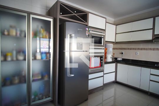 Cozinha de casa à venda com 7 quartos, 455m² em Jardim Itu Sabará, Porto Alegre