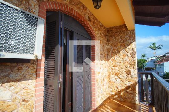 Varanda/Sala de casa à venda com 7 quartos, 455m² em Jardim Itu Sabará, Porto Alegre