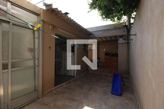 Área Externa de casa à venda com 3 quartos, 240m² em Jardim Dom Bosco, São Paulo