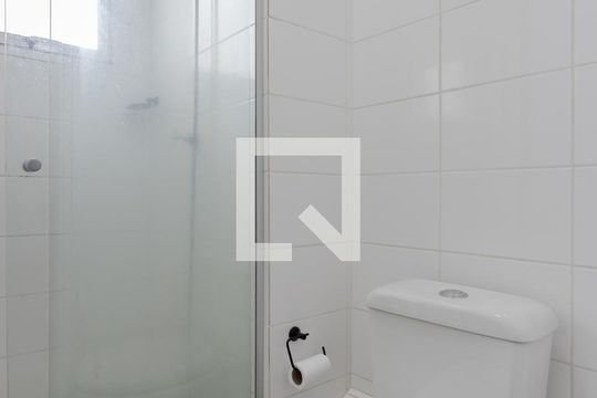 Banheiro de apartamento à venda com 2 quartos, 60m² em Sarandi, Porto Alegre