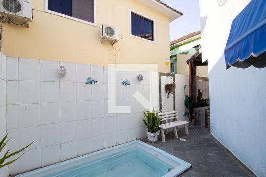 Quintal de casa à venda com 3 quartos, 200m² em Recreio dos Bandeirantes, Rio de Janeiro