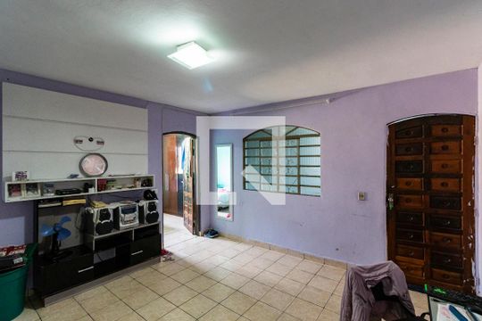 Casa 01 - Sala de casa à venda com 6 quartos, 150m² em Vila Arapua, São Paulo