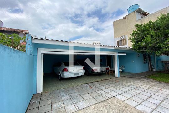 Garagem de casa à venda com 3 quartos, 136m² em Scharlau, São Leopoldo