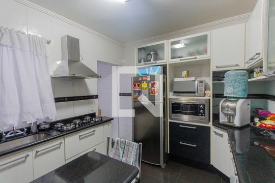 Cozinha de casa à venda com 2 quartos, 148m² em Vila Alzira, Santo André