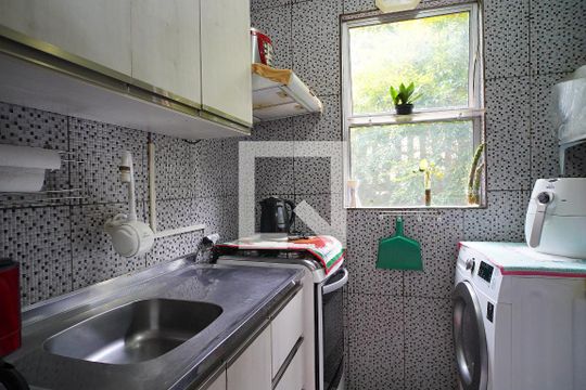 Cozinha de apartamento à venda com 2 quartos, 40m² em Mário Quintana, Porto Alegre