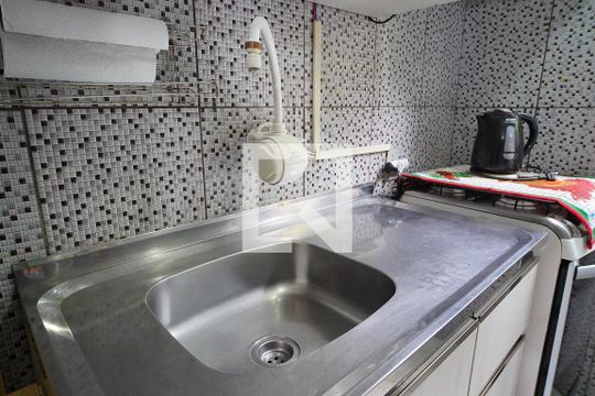 Cozinha de apartamento à venda com 2 quartos, 40m² em Mário Quintana, Porto Alegre