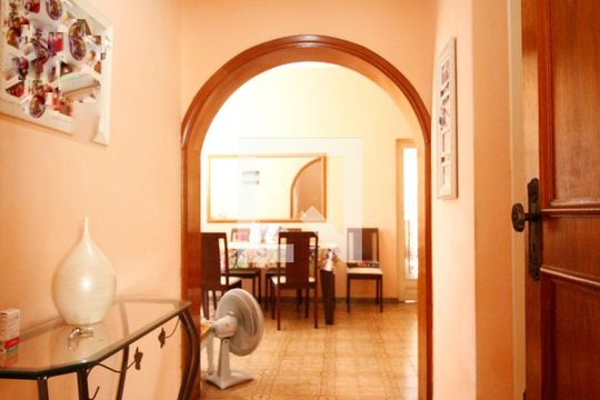 Hall social de casa à venda com 5 quartos, 200m² em Cachambi, Rio de Janeiro