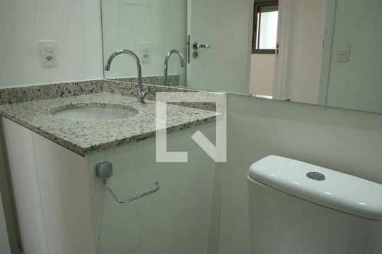 Banheiro de apartamento para alugar com 2 quartos, 67m² em Barra Funda, São Paulo