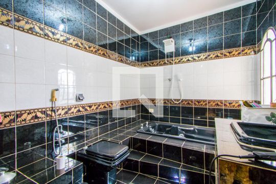 Banheiro do quarto 1 de casa para alugar com 2 quartos, 280m² em Parque Novo Oratório, Santo André