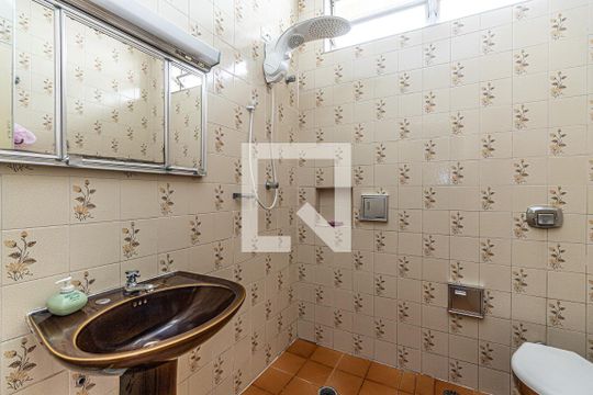 Banheiro 1 de casa à venda com 4 quartos, 249m² em Olímpico, São Caetano do Sul