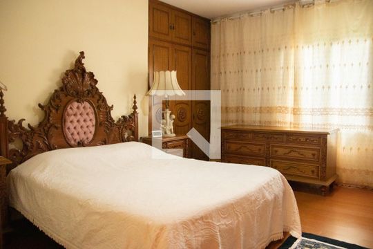 Quarto 1 de casa para alugar com 3 quartos, 300m² em Carandiru, São Paulo