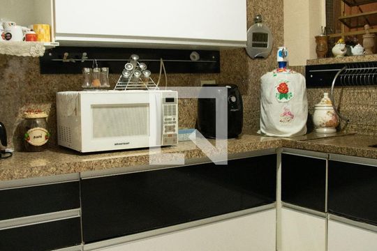 Cozinha de casa para alugar com 3 quartos, 300m² em Carandiru, São Paulo