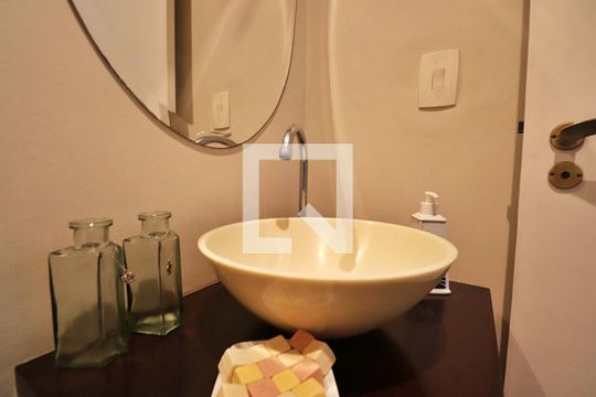Lavabo de apartamento à venda com 3 quartos, 130m² em Vila Bastos, Santo André