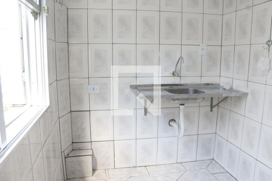 Cozinha de apartamento para alugar com 1 quarto, 26m² em Centro, São Vicente