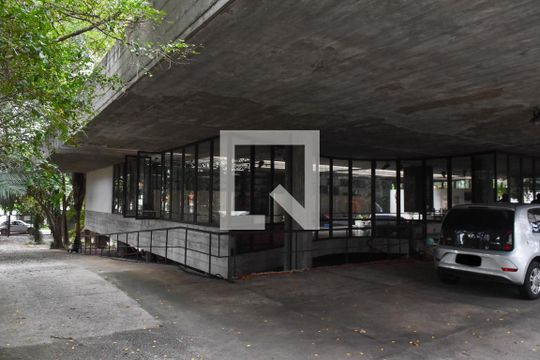 Garagem de casa à venda com 8 quartos, 1879m² em Jardim Santa Helena, São Paulo