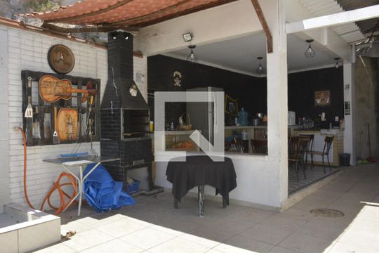 Área comum - Churrasqueira de casa para alugar com 6 quartos, 400m² em Zumbi, Rio de Janeiro