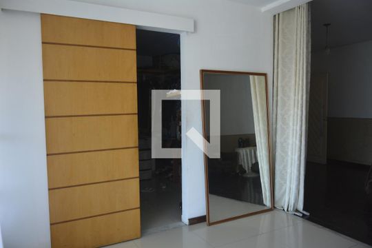 Closet do quarto 3 de casa para alugar com 6 quartos, 400m² em Zumbi, Rio de Janeiro