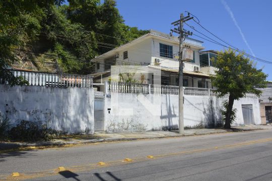 Fachada de casa para alugar com 6 quartos, 400m² em Zumbi, Rio de Janeiro