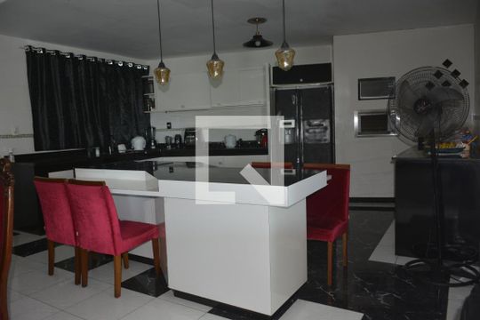 Cozinha de casa para alugar com 6 quartos, 400m² em Zumbi, Rio de Janeiro