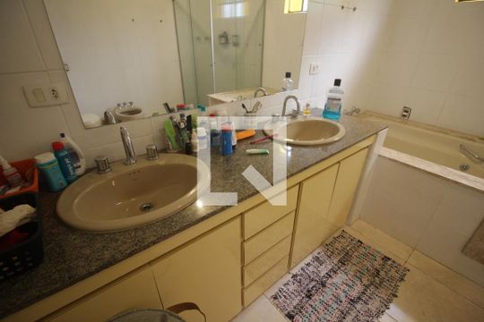 Pia de casa à venda com 4 quartos, 260m² em Jardim Morumbi, São Paulo