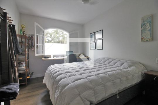 Quarto 1 de casa à venda com 4 quartos, 260m² em Jardim Morumbi, São Paulo