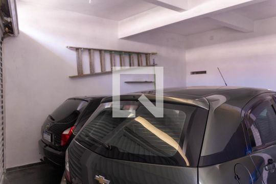 Garagem de casa para alugar com 3 quartos, 150m² em Vila Marari, São Paulo