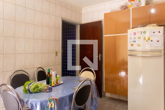 Cozinha de casa para alugar com 3 quartos, 150m² em Vila Marari, São Paulo
