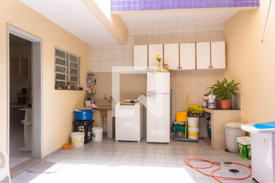 Área de Serviço de casa para alugar com 3 quartos, 150m² em Vila Marari, São Paulo
