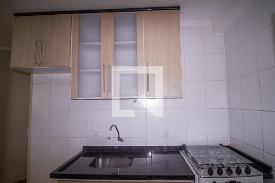 Cozinha de apartamento para alugar com 1 quarto, 45m² em Parque São Lourenço, São Paulo