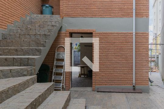 Escadas a Garagem de casa para alugar com 4 quartos, 500m² em Jardim Apolo Ii, São José dos Campos