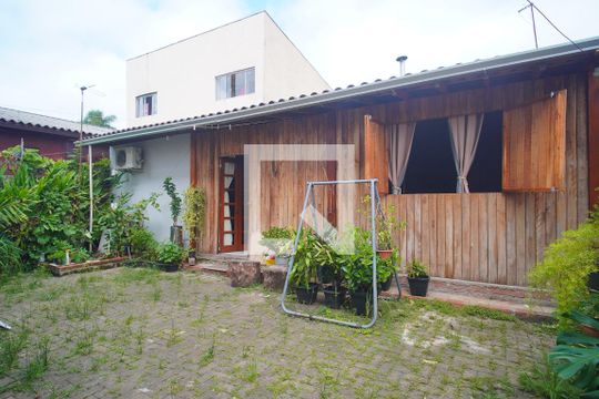 Quintal de casa à venda com 3 quartos, 290m² em Rondônia, Novo Hamburgo