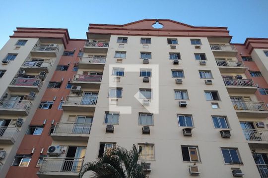 Fachada do bloco de apartamento para alugar com 2 quartos, 50m² em Campinho, Rio de Janeiro