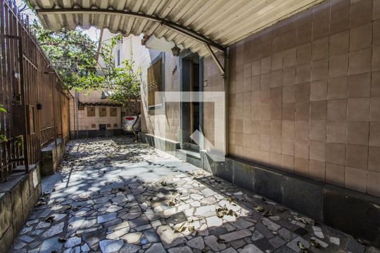Casa à venda com 11 quartos, 340m² em Barro Preto, Belo Horizonte