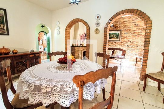 Casa à venda com 4 quartos, 400m² em Nova Suíssa, Belo Horizonte