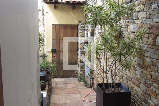Casa à venda com 3 quartos, 353m² em Alto Caiçaras, Belo Horizonte