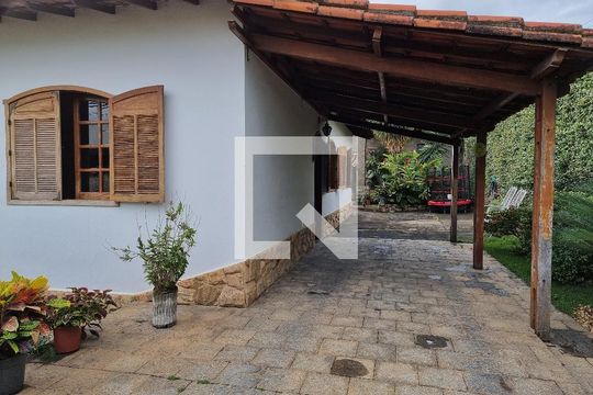 Casa à venda com 4 quartos, 203m² em Jardim Montanhês, Belo Horizonte