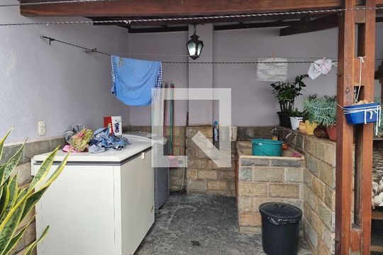 Casa à venda com 4 quartos, 203m² em Jardim Montanhês, Belo Horizonte
