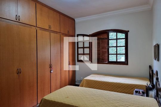 Casa à venda com 4 quartos, 203m² em Jardim Montanhês, Belo Horizonte