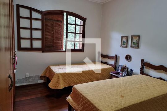 Casa à venda com 4 quartos, 203m² em Jardim Montanhês, Belo Horizonte