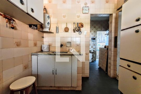 Casa à venda com 3 quartos, 180m² em Caiçaras, Belo Horizonte
