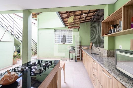 Casa à venda com 4 quartos, 227m² em Paquetá, Belo Horizonte