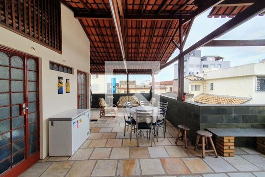 Casa para alugar com 4 quartos, 325m² em Santa Rosa, Belo Horizonte