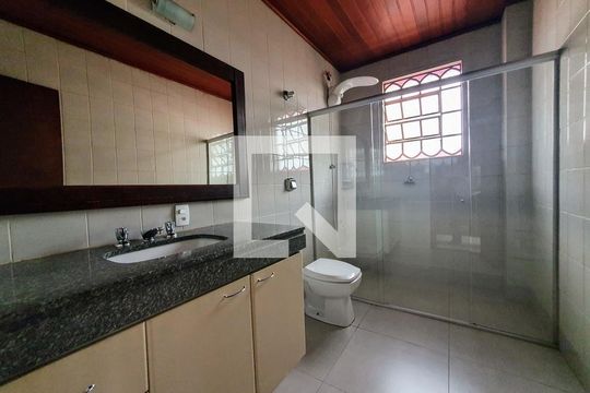 Casa à venda com 4 quartos, 325m² em Santa Rosa, Belo Horizonte